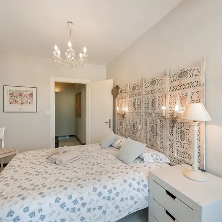 Center – 350m * Marbella